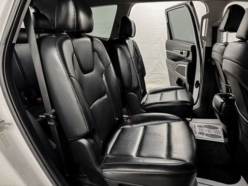 Used 2020 Kia Telluride S FWD image 10