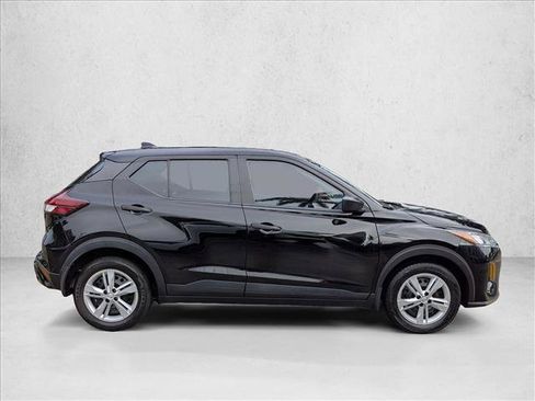 Used 2023 Nissan Kicks S image 4
