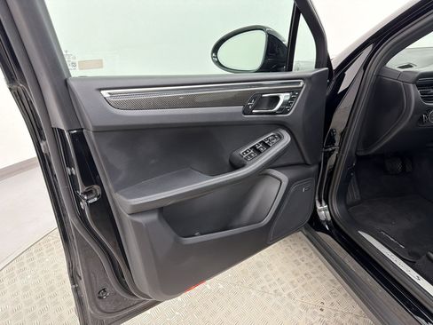 Certified 2024 Porsche Macan S AWD/4WD image 25