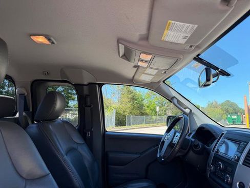 Used 2016 Nissan Frontier SV w/ SV Value Truck Package AWD/4WD image 12