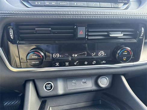 Used 2023 Nissan Rogue SV image 19