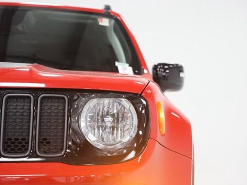Used 2023 Jeep Renegade Trailhawk w/ Trailhawk Elite Group AWD/4WD image 3