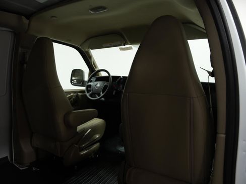 New 2026 GMC Savana 2500 Extended RWD image 17