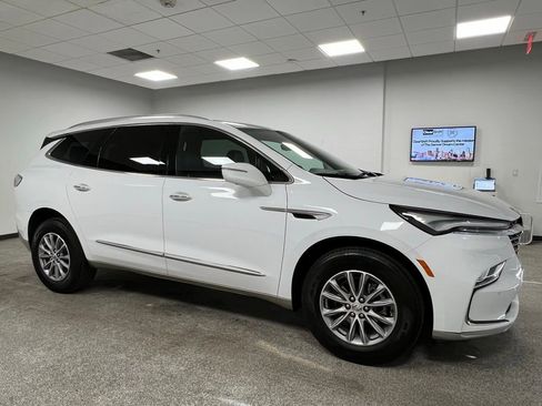 Used 2024 Buick Enclave Premium image 12