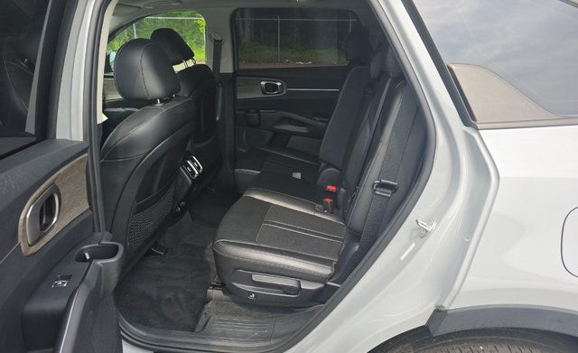 Used 2023 Kia Sorento S w/ Panoramic Sunroof Package AWD/4WD image 8