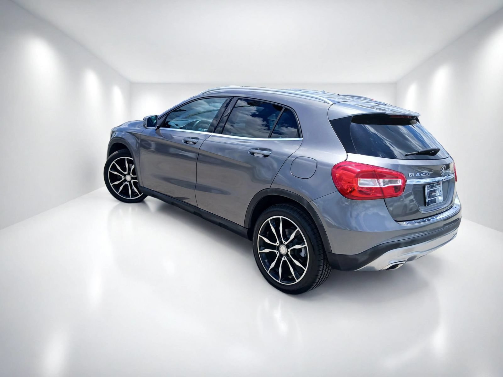 Used 2017 Mercedes-Benz GLA 250 w/ Premium Package image 5