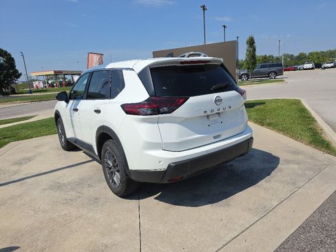 Used 2024 Nissan Rogue S FWD image 7