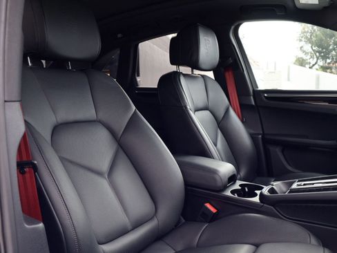 Certified 2023 Porsche Macan Turbo image 24