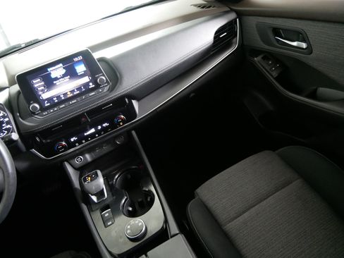 Used 2022 Nissan Rogue SV AWD/4WD image 11