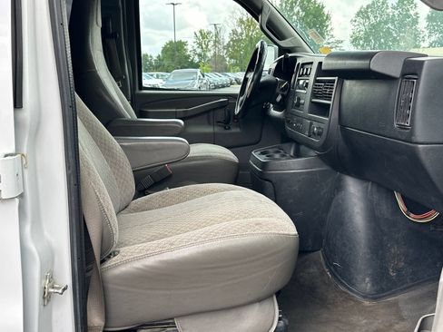 Used 2017 Chevrolet Express 3500 LT w/ LT Preferred Equipment Group RWD image 12