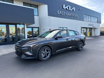 New 2025 Kia K4 LXS