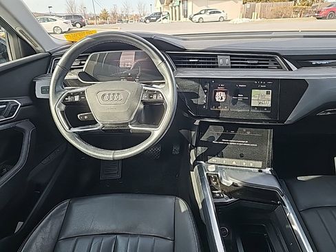 Used 2022 Audi e-tron Premium image 2