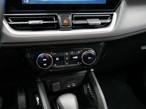 Used 2024 Chevrolet TrailBlazer LT w/ Convenience Package image 29