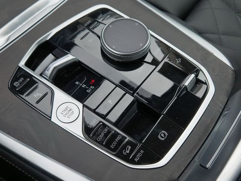 New 2026 BMW X7 xDrive40i w/ Premium Package image 12