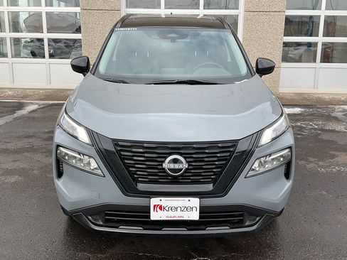 Used 2023 Nissan Rogue SV w/ SV Premium B Package image 2