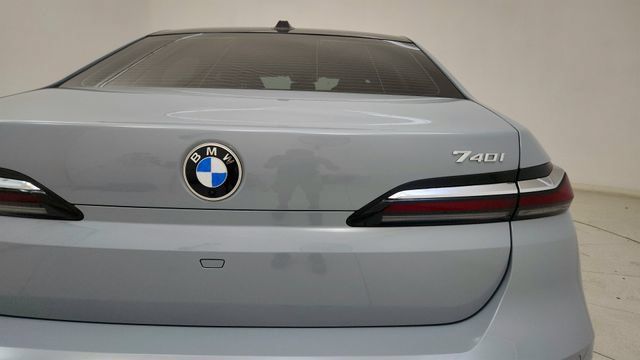 Used 2025 BMW 740i RWD image 26