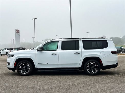 Used 2024 Jeep Wagoneer L Series III w/ Flexible Seating Group image 5