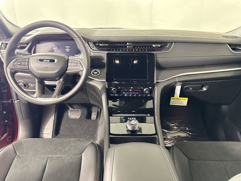 New 2025 Jeep Grand Cherokee Altitude w/ Trailer Tow Package image 15