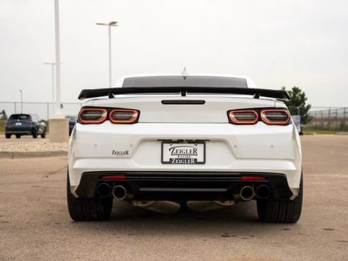Used 2019 Chevrolet Camaro ZL1 RWD image 4