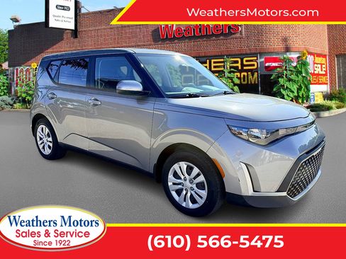 Used 2023 Kia Soul LX FWD image 1