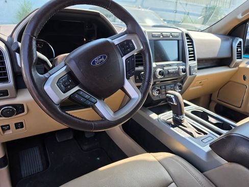 Used 2018 Ford F150 Lariat w/ Equipment Group 502A Luxury AWD/4WD image 4