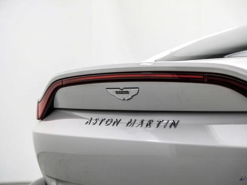 Used 2022 Aston Martin V8 Vantage Coupe RWD image 18