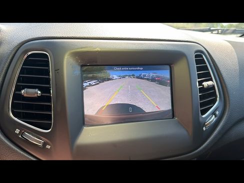 Used 2019 Jeep Compass Limited FWD image 18