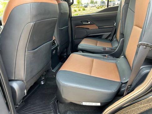 Used 2025 Lexus GX 550 w/ Accessory Package (2T) AWD/4WD image 27
