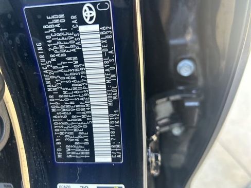 Used 2025 Toyota Corolla LE FWD image 7