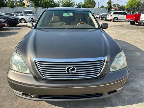 Used 2004 Lexus LS 430 w/ Premium Pkg RWD image 2