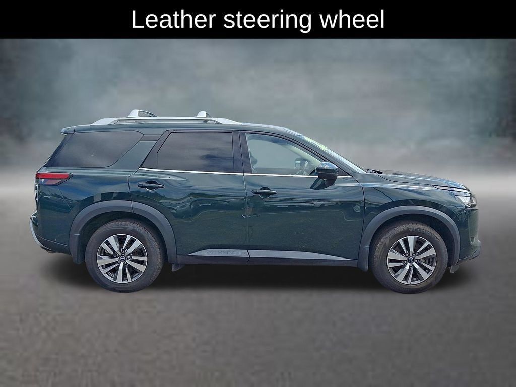 Used 2023 Nissan Pathfinder SL AWD/4WD image 5