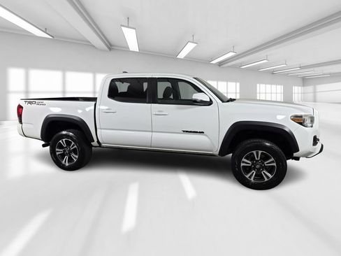 Used 2019 Toyota Tacoma TRD Off-Road w/ Technology Package RWD image 9