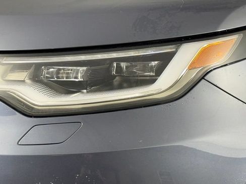 Used 2025 Land Rover Discovery S AWD/4WD image 12