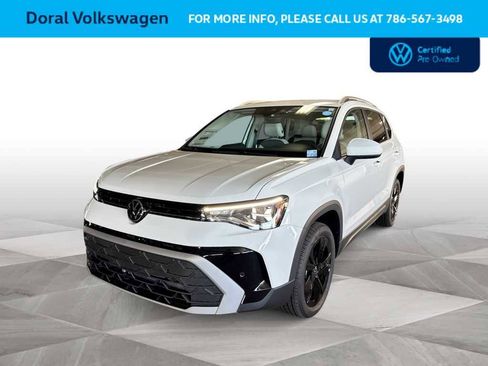 Used 2025 Volkswagen Taos SE FWD image 4