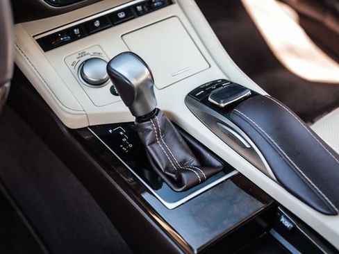 Used 2018 Lexus ES 350 w/ Luxury Package w/Wood Trim FWD image 42