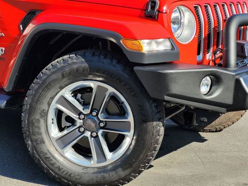 Used 2018 Jeep Wrangler Unlimited Sahara w/ Cold Weather Group AWD/4WD image 5