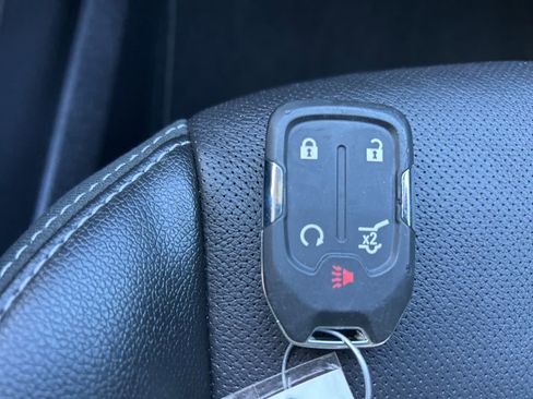 Used 2024 GMC Terrain SLT image 30