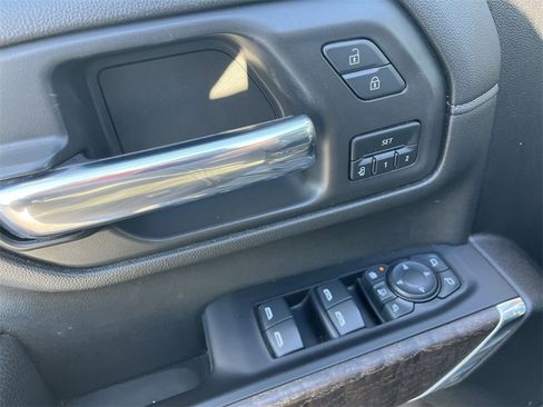 Used 2022 GMC Sierra 2500 Denali w/ Denali Black Diamond Edition image 24
