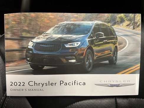 Used 2022 Chrysler Pacifica Touring-L image 51