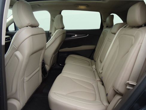 Used 2021 Lincoln Nautilus Reserve image 26