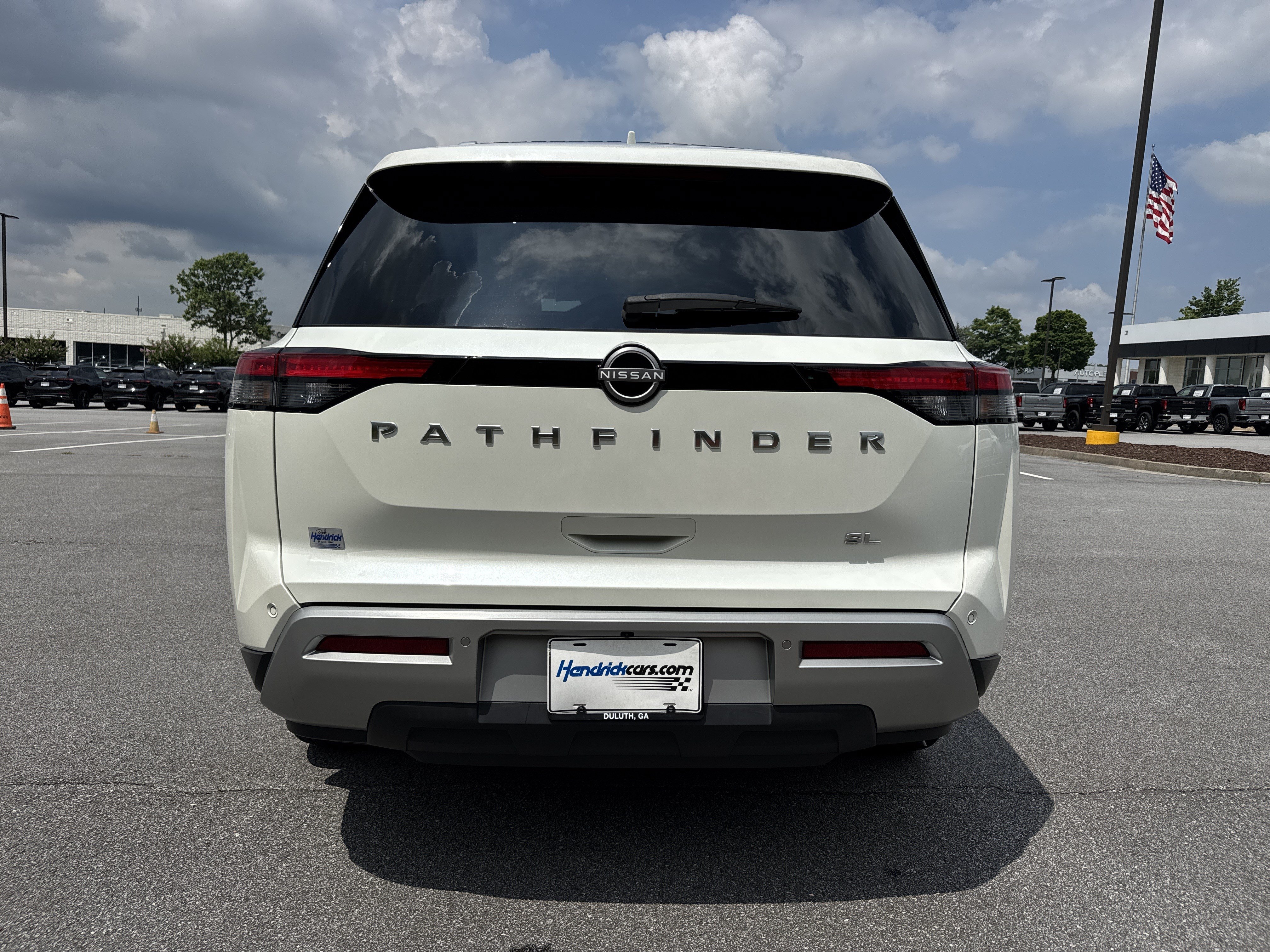 Used 2024 Nissan Pathfinder SL FWD image 11