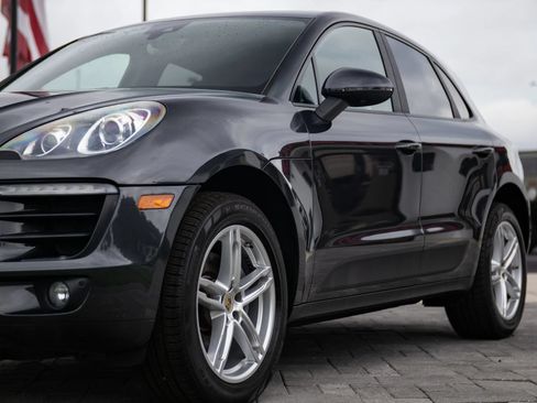 Used 2018 Porsche Macan Sport Edition AWD/4WD image 7