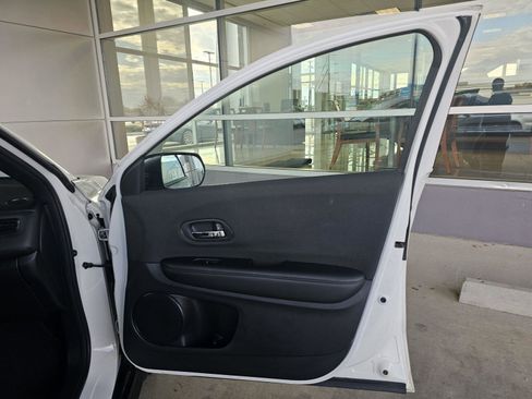 Used 2021 Honda HR-V Sport image 12