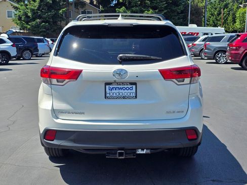 Used 2019 Toyota Highlander XLE AWD/4WD image 15