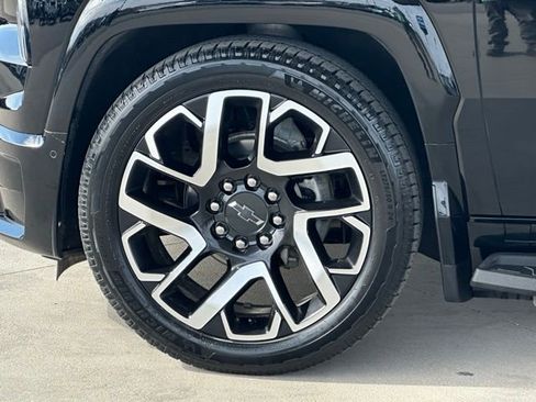 Used 2024 Chevrolet Silverado EV RST AWD/4WD image 15