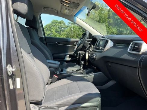 Used 2017 Kia Sorento LX image 14