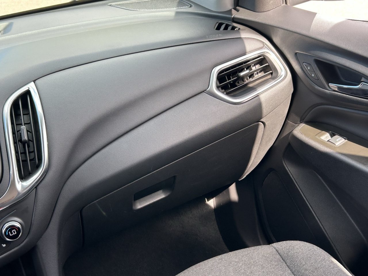 Used 2024 Chevrolet Equinox LT FWD image 19