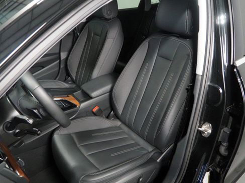 Used 2023 Audi A4 2.0T Premium quattro Sedan AWD/4WD image 14