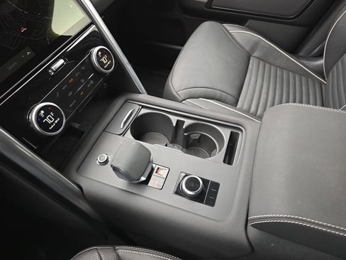 Used 2024 Land Rover Discovery Dynamic SE image 26