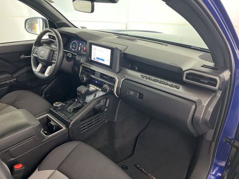 Used 2024 Toyota Tacoma TRD Off-Road w/ TRD Off Road Upgrade Package AWD/4WD image 21